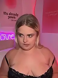April_Vancee  live sex cam