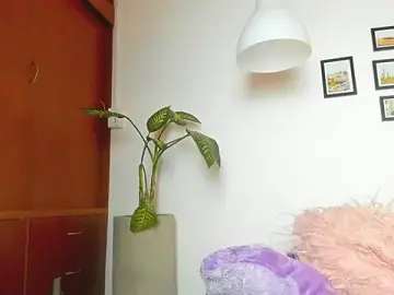 Coco_joness  live sex cam