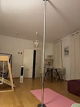 Suyneslii  live sex cam