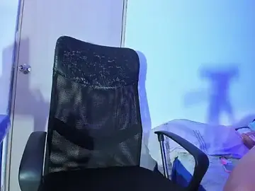 Skinnyanai2  live sex cam