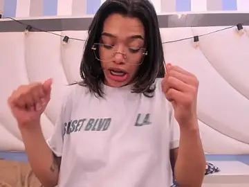 BritneyCollins  live sex cam