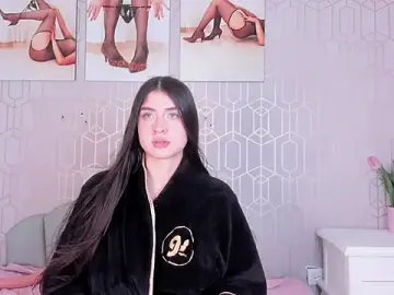 EmiliClarke  live sex cam
