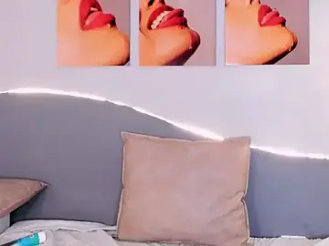 EmiliClarke  live sex cam