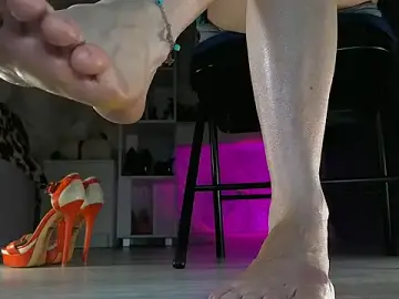 Feet_Heelss  live sex cam