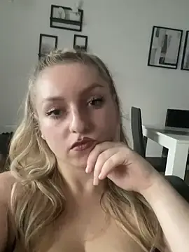 KiraBloom66  live sex cam