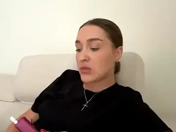 Mc-LoLa  live sex cam