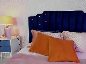 Luna18Pink  live sex cam