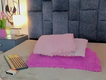 NicolMiller4  live sex cam