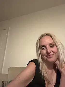 Wild-Maisie  live sex cam
