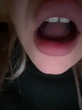 Lucy20000  live sex cam