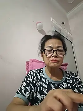 Hotestlove  live sex cam