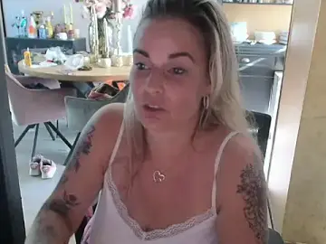 MystiqueMaven  live sex cam