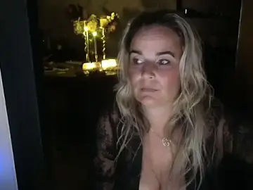 MystiqueMaven  live sex cam