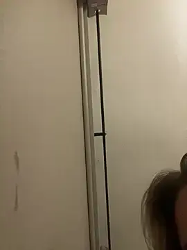 Curvyblonde26  live sex cam