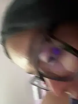Bellotapelinegra  live sex cam