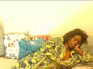 BrunetteNaomi8  live sex cam