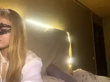 JenelleWhitehead  live sex cam