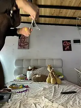 Valery-Madrid  live sex cam