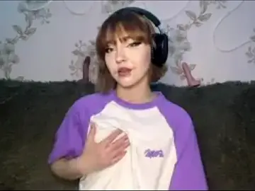 OlayQueen  live sex cam