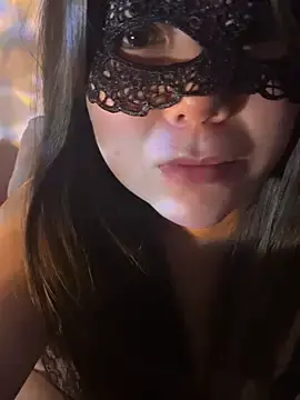 Chloe-mmm  live sex cam