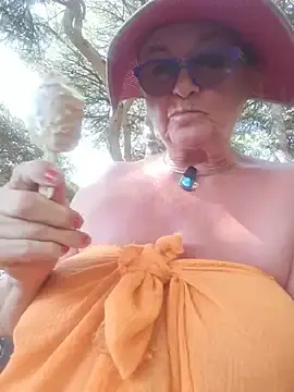 Hot-Muci  live sex cam