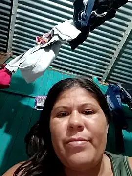 Hotmom33  live sex cam