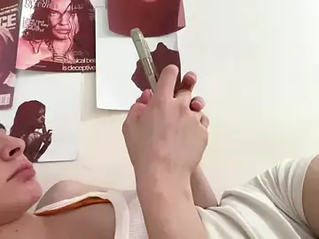 Mollymil  live sex cam