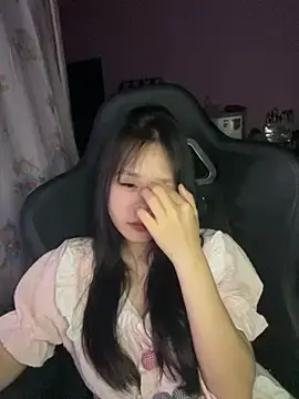 Emely-lysea  live sex cam