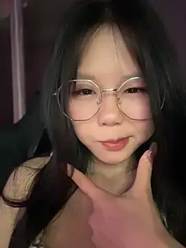 Emely-lysea  live sex cam