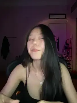 Emely-lysea  live sex cam