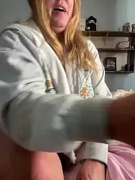 SugarMilkandHoney  live sex cam