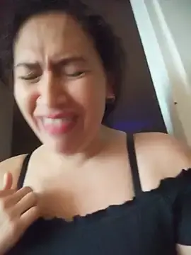 Paulett15  live sex cam