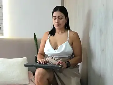 EmilyPeytonn  live sex cam