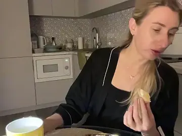 HEY_KITSUNKA  live sex cam