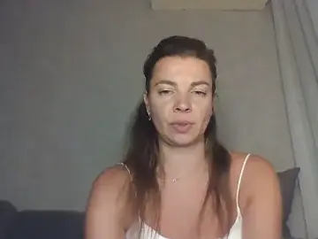 Luna2547  live sex cam