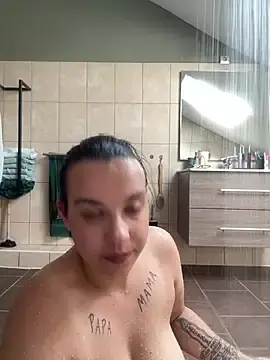 Realmissbambi  live sex cam