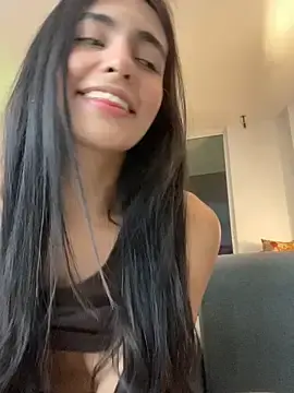 DaphneUwu  live sex cam