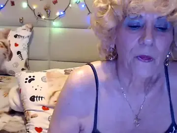 HappyWomanOn  live sex cam