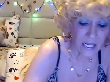 HappyWomanOn  live sex cam