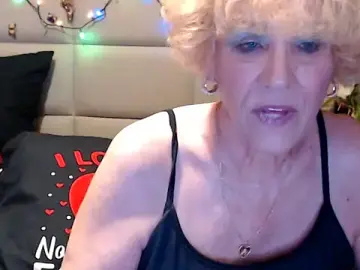 HappyWomanOn  live sex cam