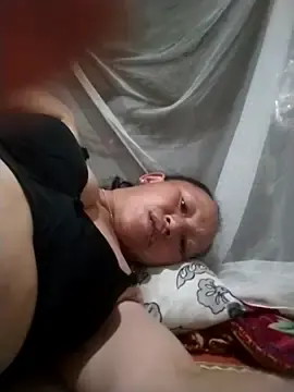 Celine-33  live sex cam