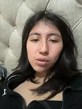 Sarah12333  live sex cam