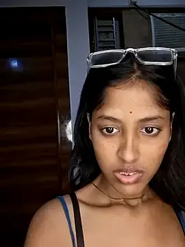 Hott_qween143  live sex cam