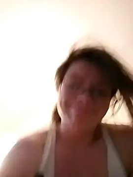 Luckyl08  live sex cam
