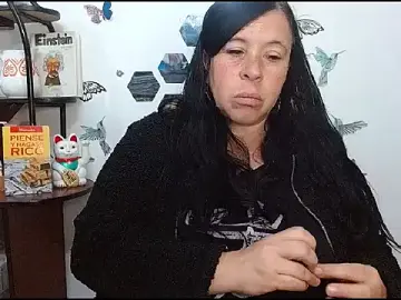 LauraMallioni  live sex cam