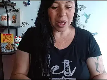 LauraMallioni  live sex cam