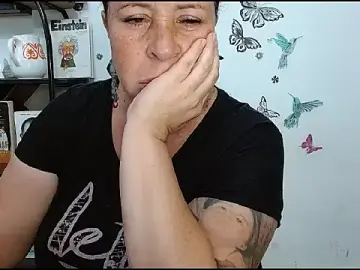 LauraMallioni  live sex cam