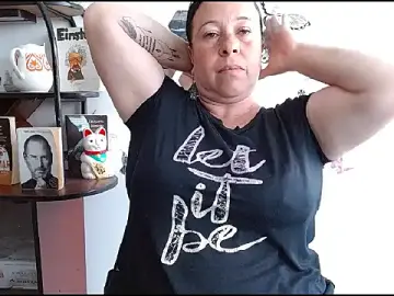 LauraMallioni  live sex cam