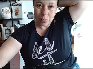 LauraMallioni  live sex cam