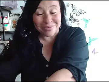 LauraMallioni  live sex cam